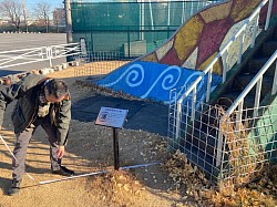 滑り台廻りの鉄蓋