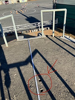 頂上に穴が開けられていた