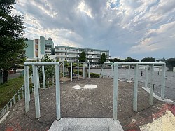 背中（頂上）から見た校舎